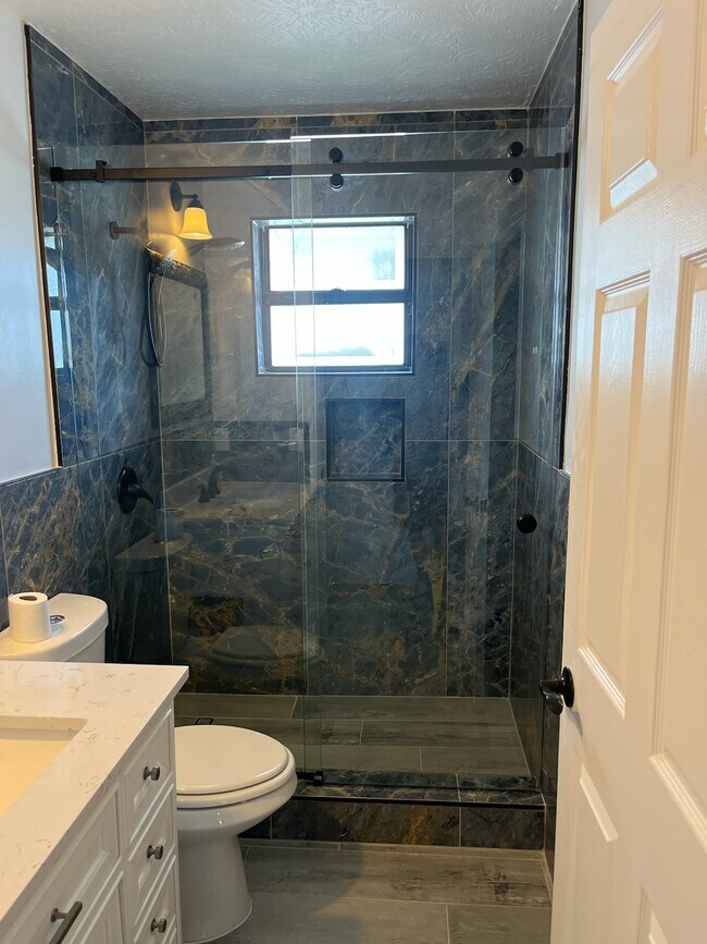 Foto del edificio - 4649 SW Dactyl St