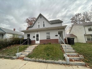 Building Photo - 723 S 5th St