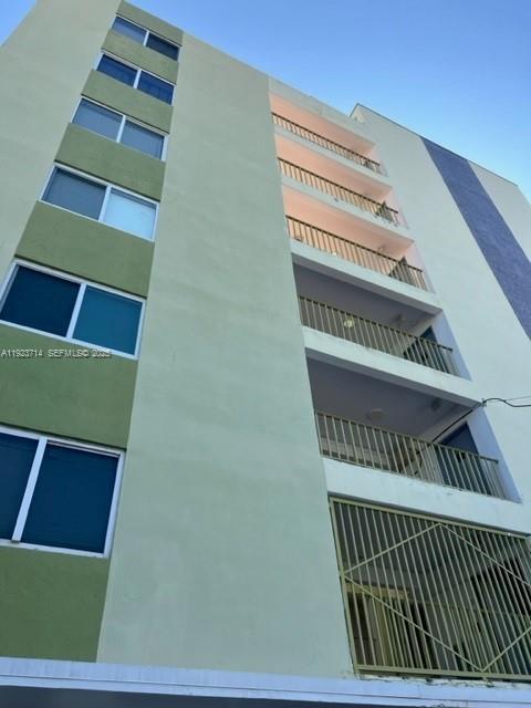 Foto del edificio - 8001 Crespi Blvd