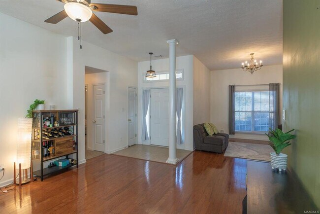 Foto del edificio - 616 Castle Brook Dr