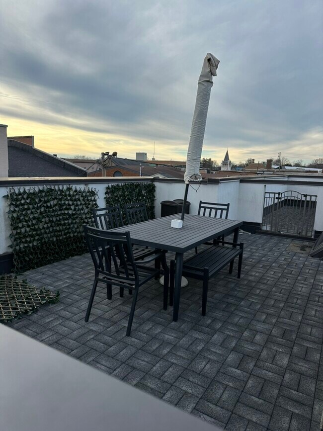 Building Photo - 112 Plum Aly