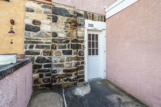 Foto del edificio - Recently Renovated 2 Bedroom Rental in the...