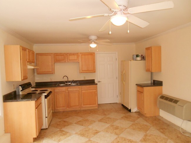 Building Photo - Cozy One Room Studio Apartment in Marietta!