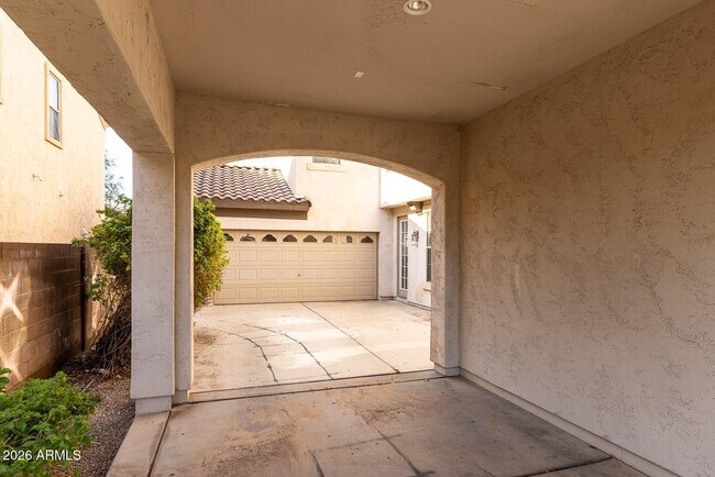 Building Photo - 2051 E Carla Vista Dr