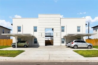 Building Photo - 17 Larkspur Ave