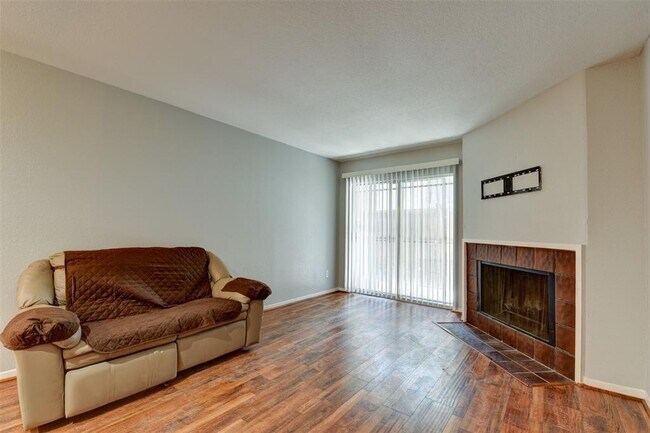 Foto del edificio - 9350 Country Creek St