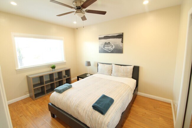 Interior Photo - 12759 Matteson Ave