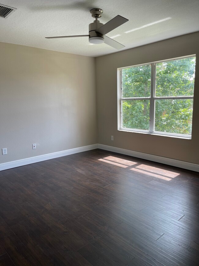 Building Photo - 829 Camargo Way