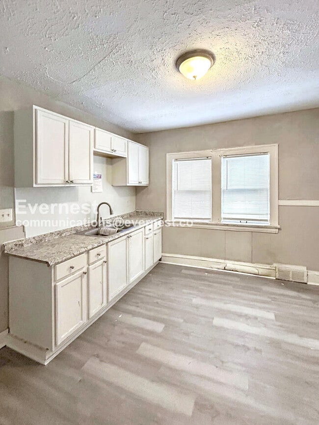 Building Photo - 12110 Lenacrave Ave