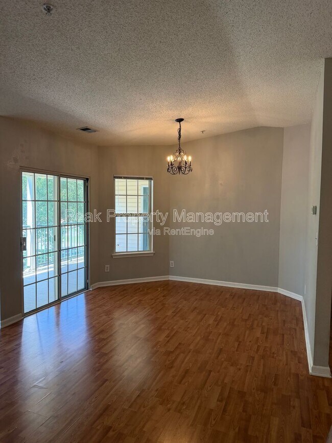Foto del edificio - 9411 Links Ln