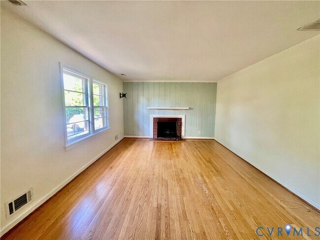 Foto del edificio - 2306 Larkwood Rd