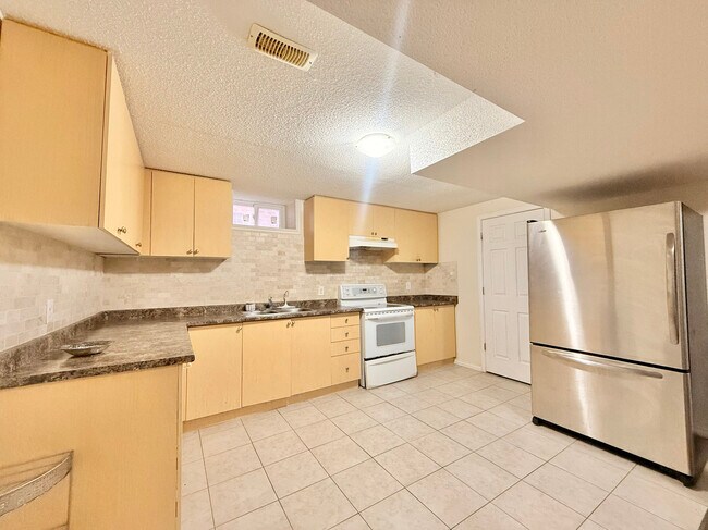 Photo du bâtiment - 2 BED - 1 BATH - MISSISSAUGA - BASEMENT