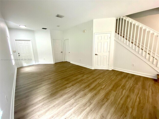 Building Photo - 8432 NW 107th Ct