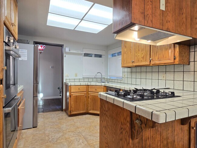 Building Photo - 2795 Fountain Oaks Dr