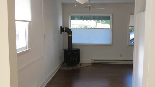Building Photo - 362 Durham Rd