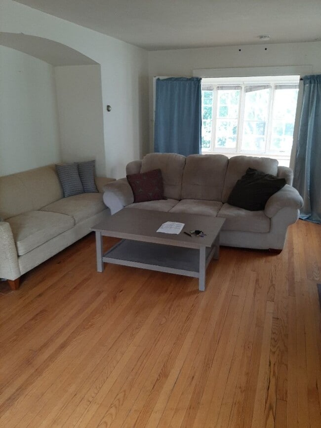 Building Photo - 143 Lathrop St