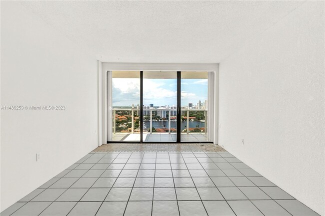 Building Photo - 3625 N Country Club Dr