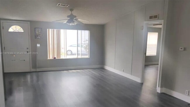 Building Photo - 220 NE 12th Ave