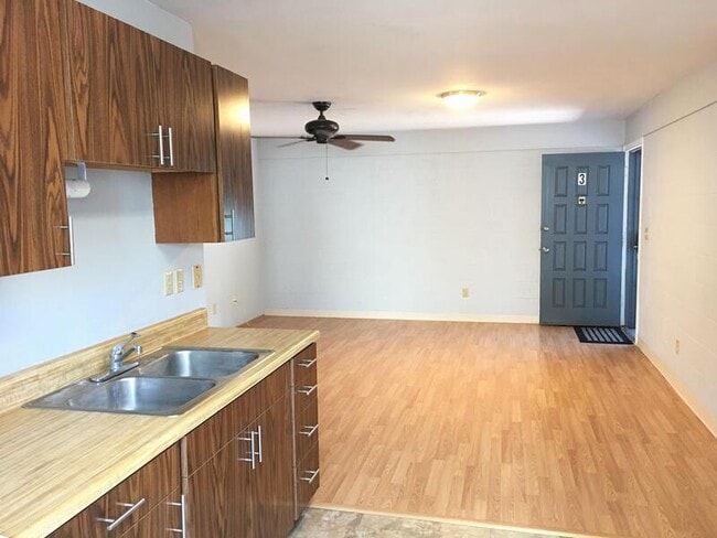 Building Photo - 133 Lakeview Cir