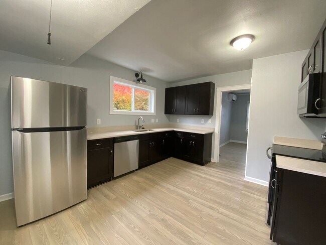 Foto del edificio - Newly Remodeled 2 Bedroom 2 Bathroom Home ...
