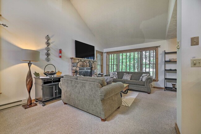 Foto del edificio - 337 Poplar Ct