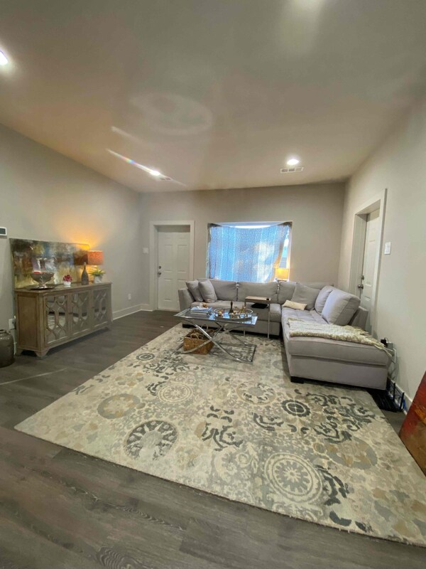 Foto principal - 18060 Old Jefferson Hwy