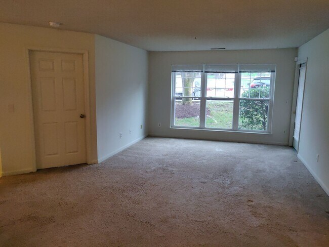 Building Photo - Charming 2 Bedroom/ 1 Bathroom Condo in Parkville, MD!