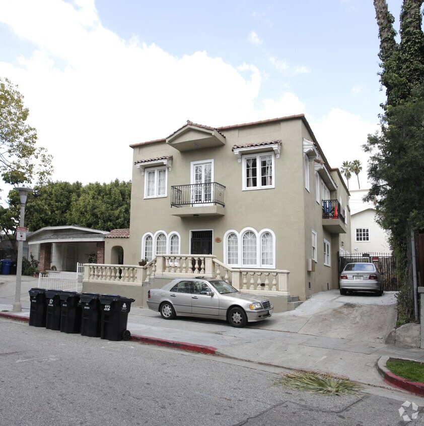 Foto principal - 6057 Selma Ave