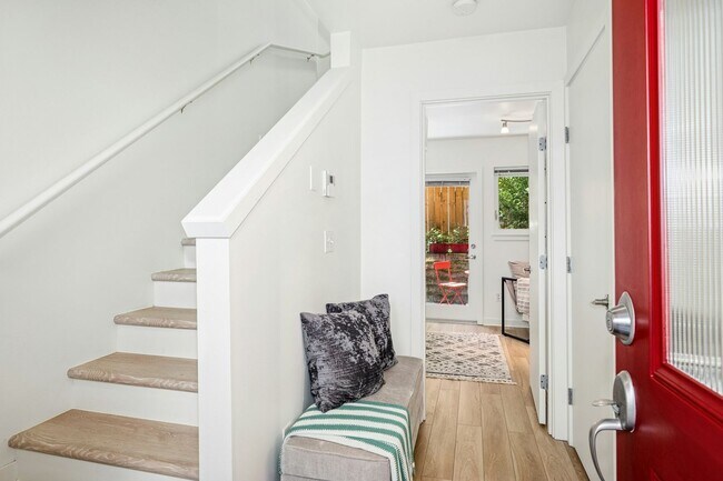 Foto del edificio - Columbia City Townhome