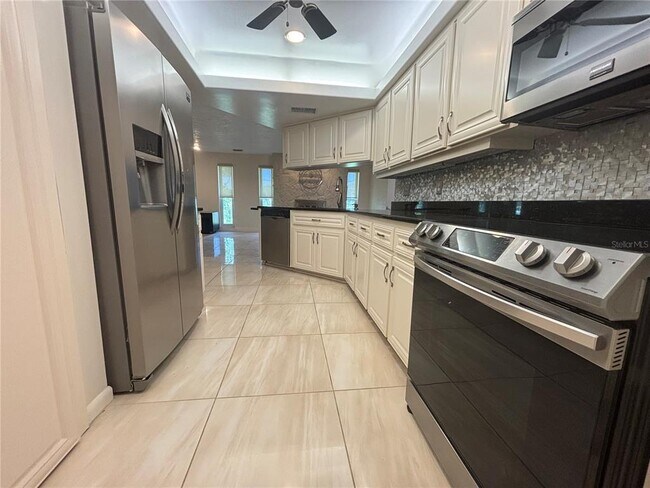Building Photo - 10073 S Yacht Club Dr