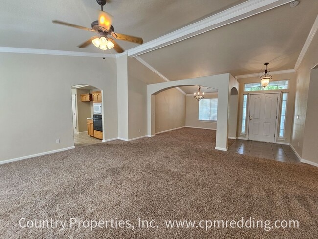 Building Photo - Spacious House on Westside with Landscaper...