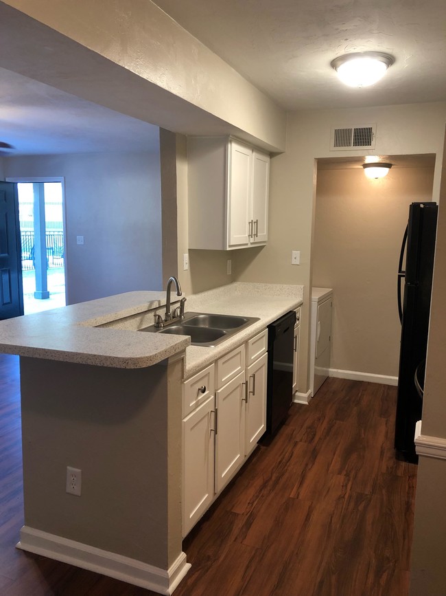 Premium Kitchen - Hillwood Apartments