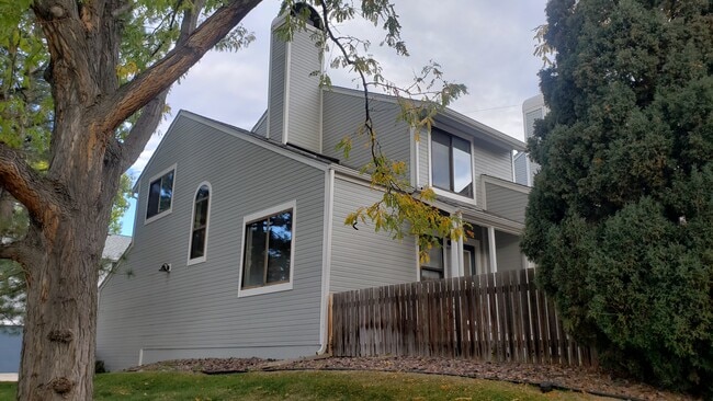 Building Photo - 412 Owl Dr