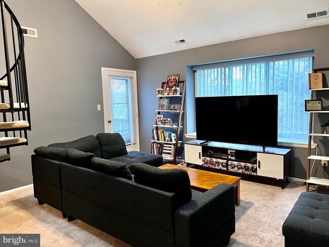Building Photo - 4204 Aberdeen Dr