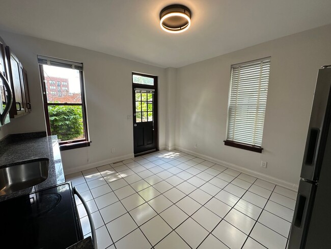 Foto del edificio - Mt Pleasant Ave 1073-1075 GW2