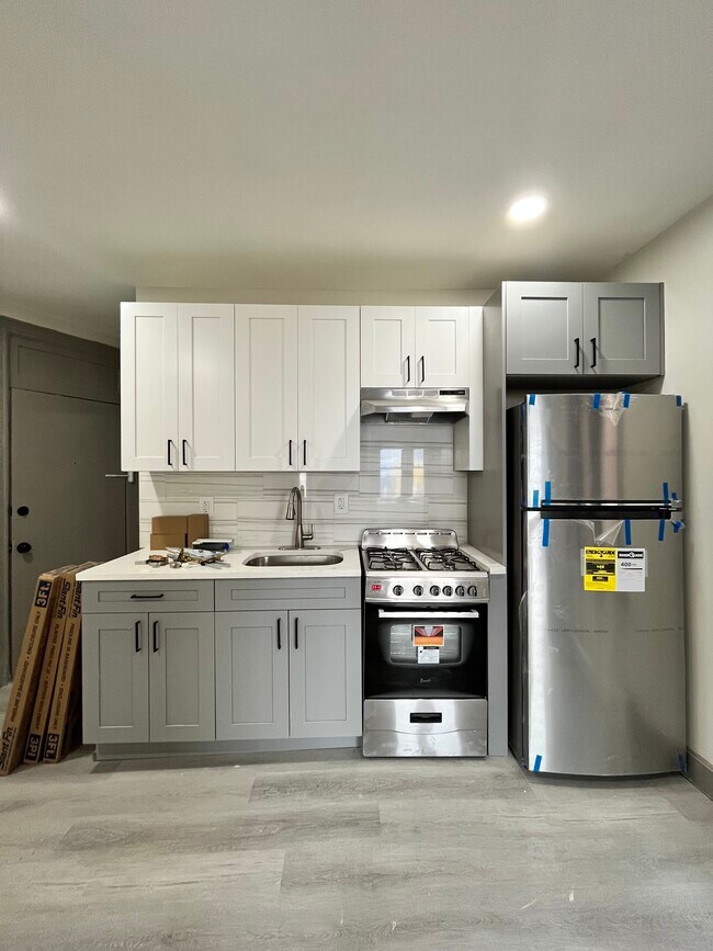 Building Photo - 818 Communipaw Ave