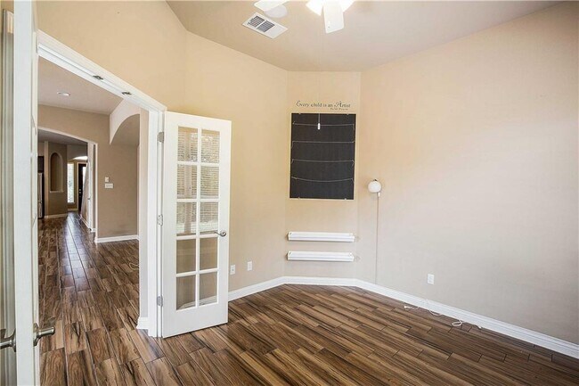 Building Photo - 6804 Estana Ln