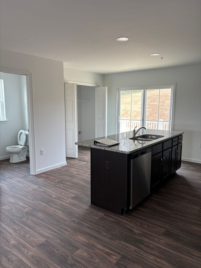 Foto del edificio - New Build! 3 Bedroom, 2.5 Bath NOW AVAILABLE!