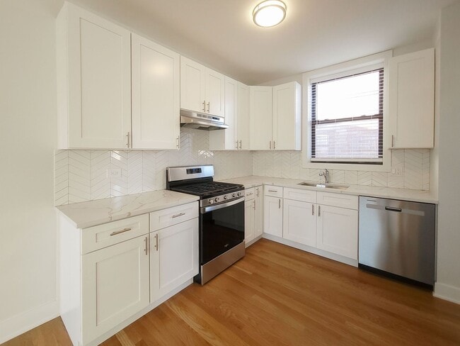 Building Photo - 3911 N Keeler Ave