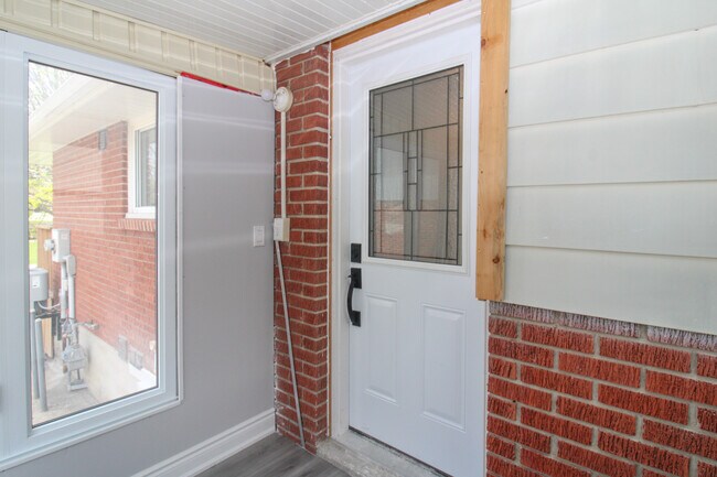 Photo du bâtiment - 8 A Springbrook Dr