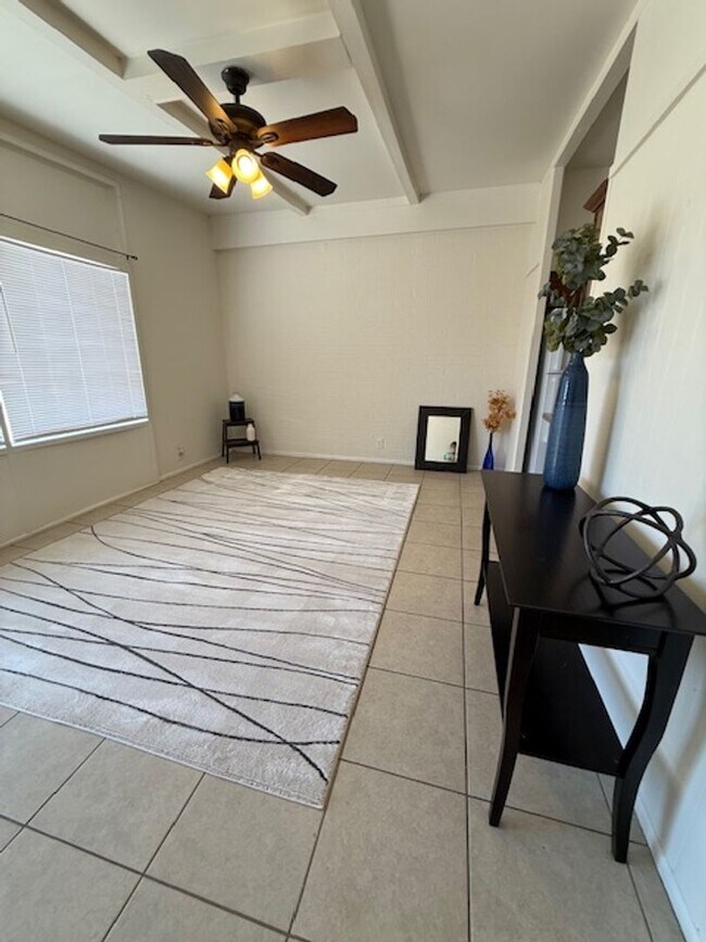 Foto del edificio - 2 Bed 1 Bath Spacious Apartment