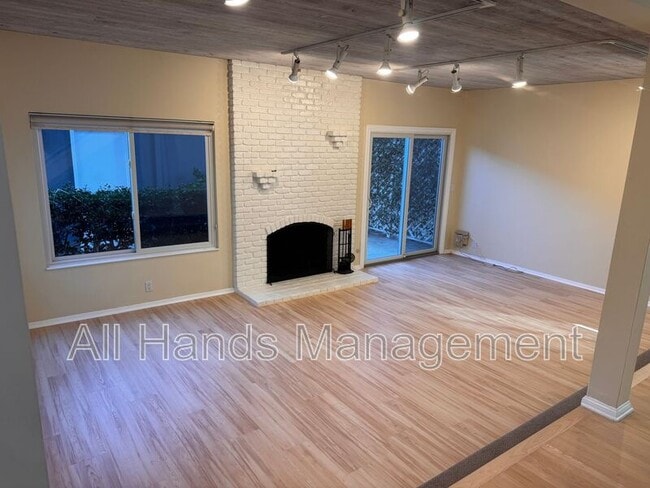 Building Photo - 516 Francisco St