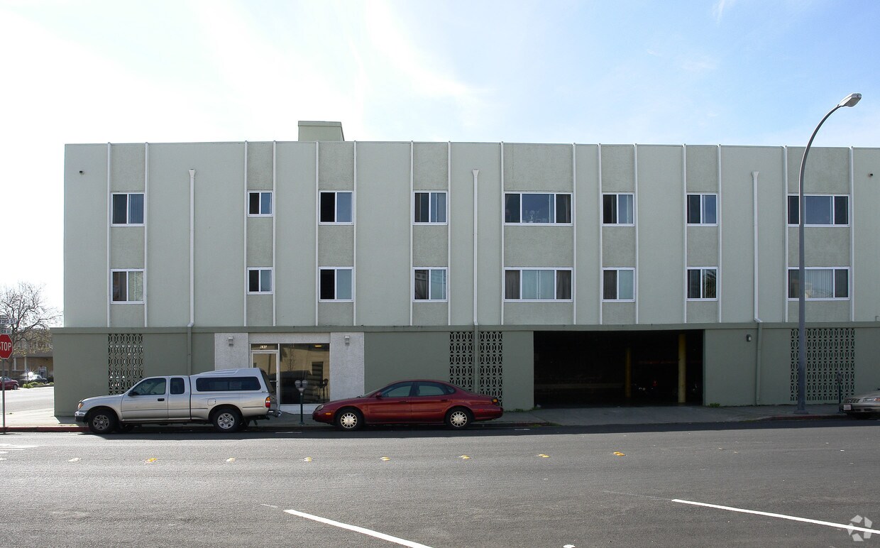 Foto del edificio - 690 Bradford St