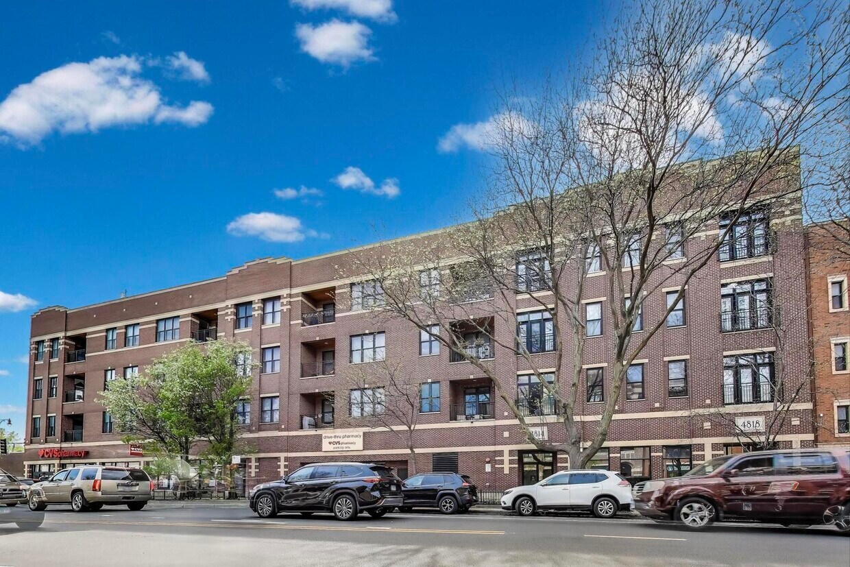 Foto principal - 4814 N Damen Ave