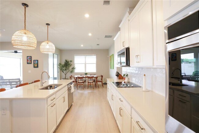 Foto del edificio - 7964 Waterfield Ave