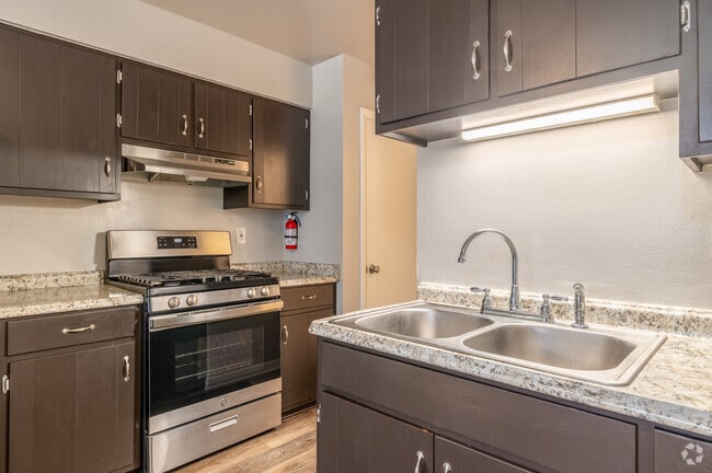 2BR, 2BA - 1,100SF - Kitchen - Monroe Street Apartments