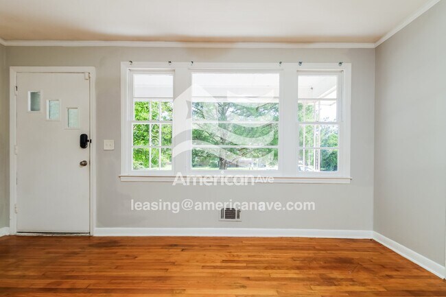 Foto del edificio - 5421 Meadow Dr