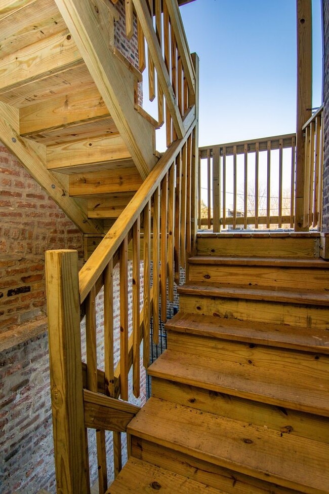 Building Photo - 118 N Kostner Ave