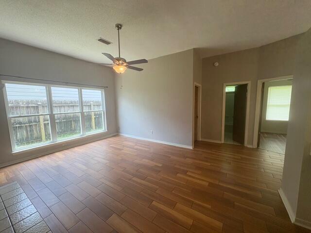 Foto del edificio - 2806 Old Carriage Ln