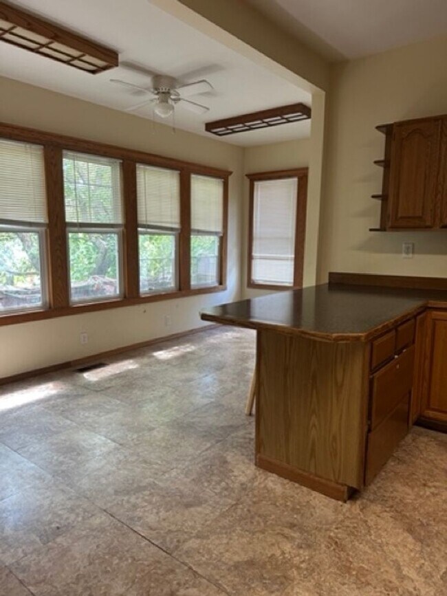 Foto del edificio - 5 Bed Home Close to EWU